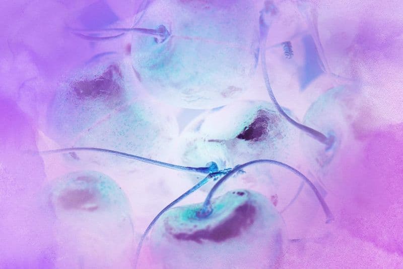 Biological Noise and Synergistic Energy in Cellular Communication